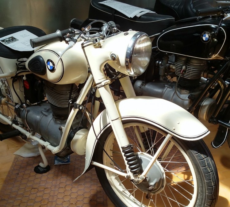 jamesons-classic-motorcycle-museum-photo